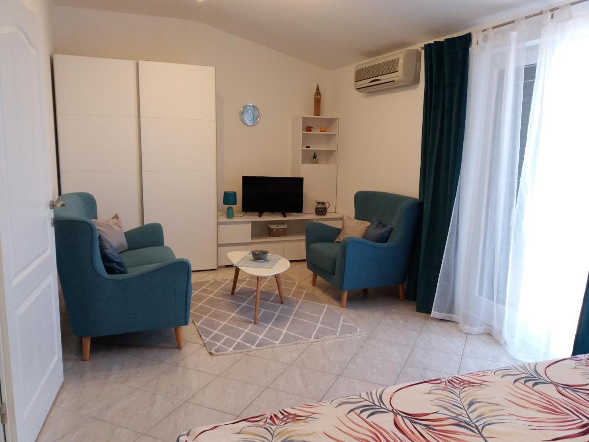 Apartmani Lana Brodarica  Exteriör bild
