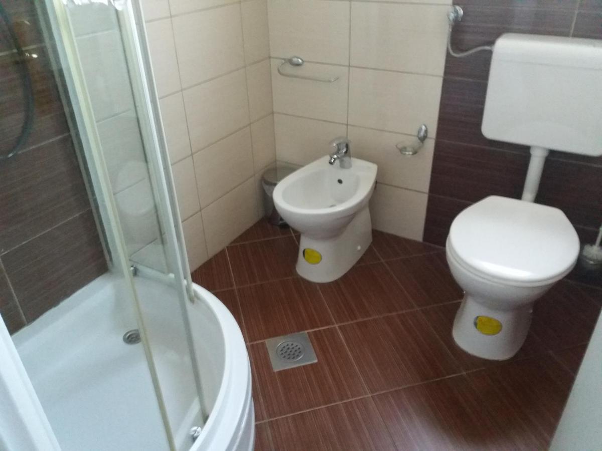 Apartmani Lana Brodarica  Exteriör bild