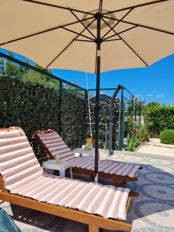 Apartmani Lana Brodarica  Exteriör bild